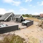Semesterbostad Three-bedroom In Hvide Sande *