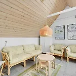 Three-bedroom In Hvide Sande *