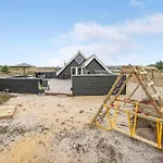 Three-bedroom In Hvide Sande