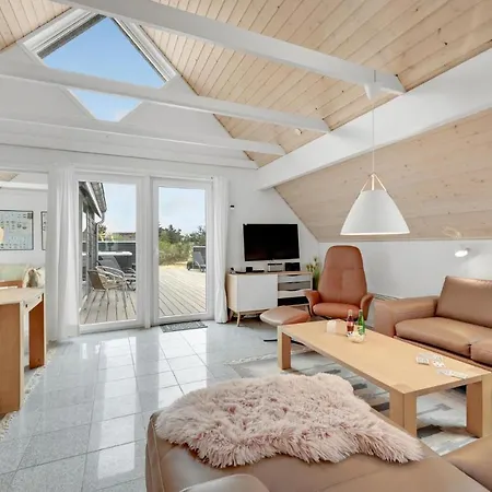 Three-bedroom In Hvide Sande * Bjerregård