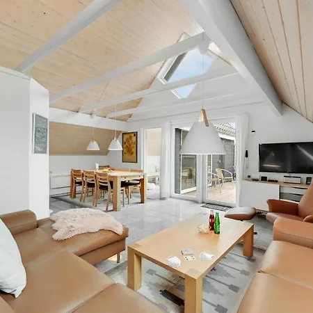 Three-bedroom In Hvide Sande بيت للعطل Bjerregård