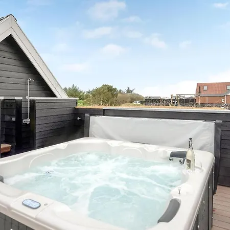 Three-bedroom In Hvide Sande Tatil Evi