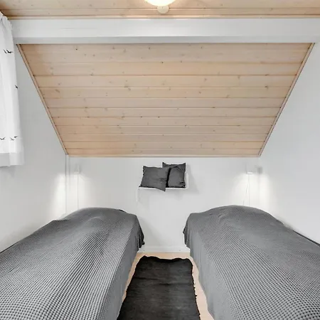 Three-bedroom In Hvide Sande Bjerregård