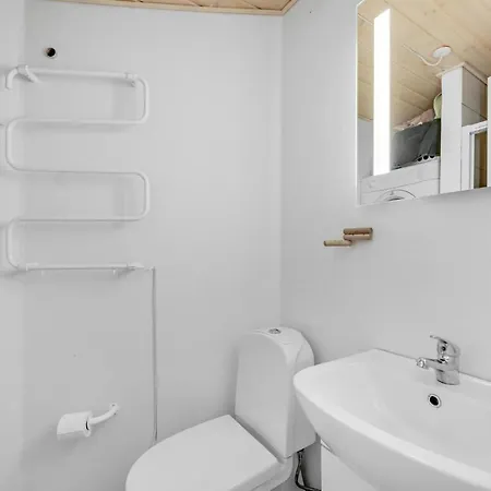 Three-bedroom In Hvide Sande Bjerregård